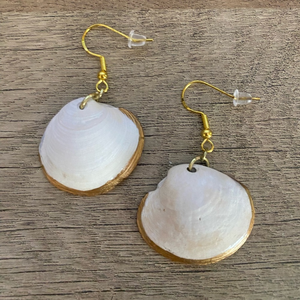 Handcrafted Jersey Shore White Seashell Earrings (gold)